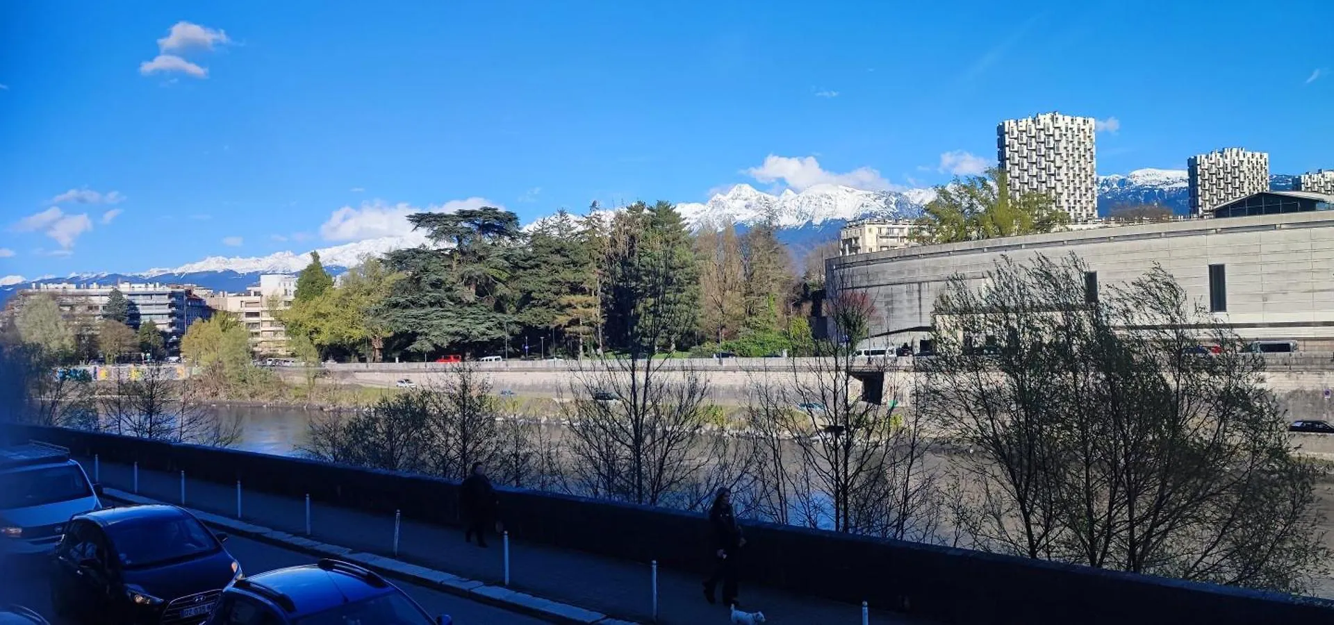 Ideally Located, Air-Conditioned Grenoble 0*,  Francie
