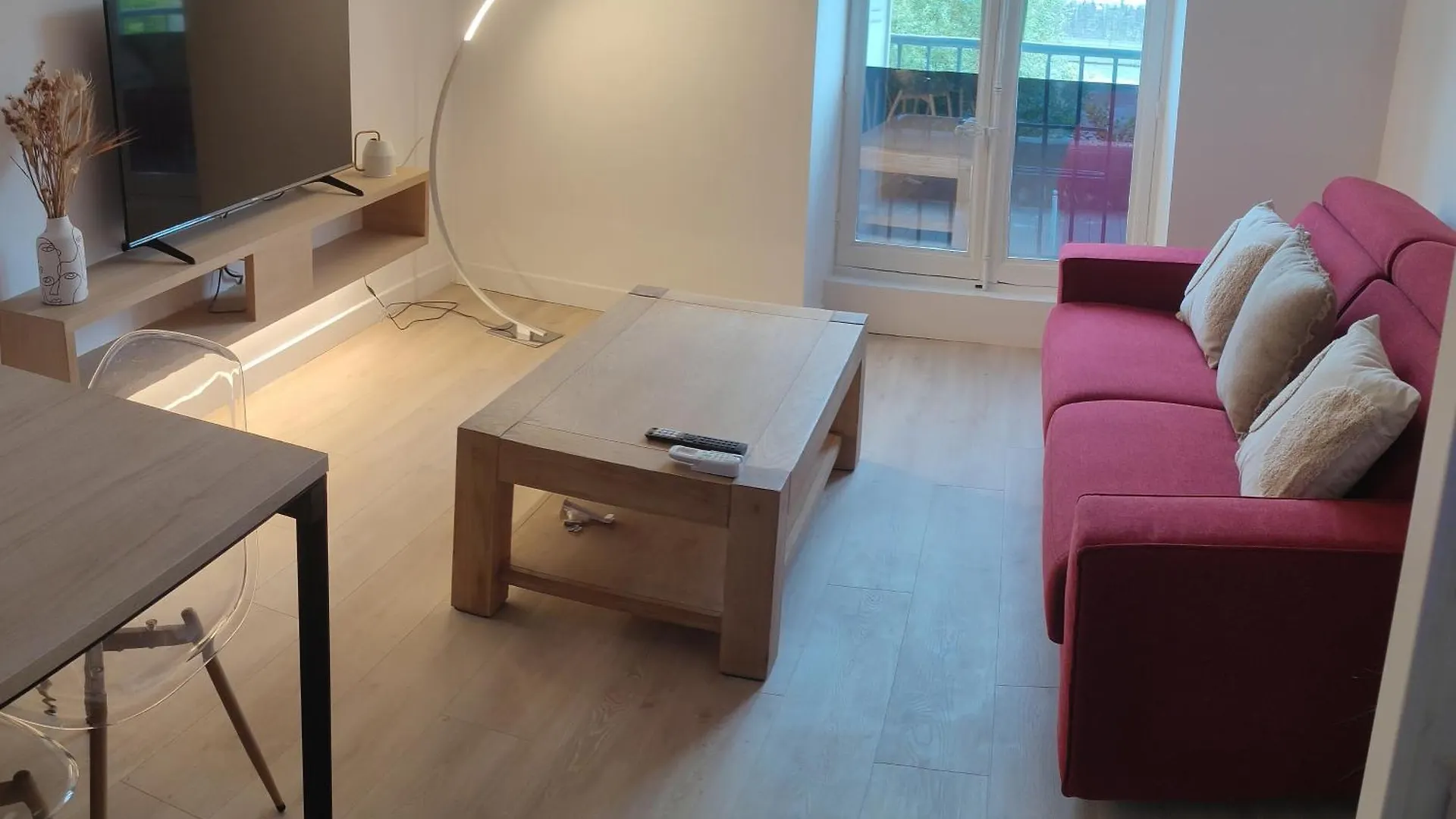 Ideally Located, Air-Conditioned Grenoble